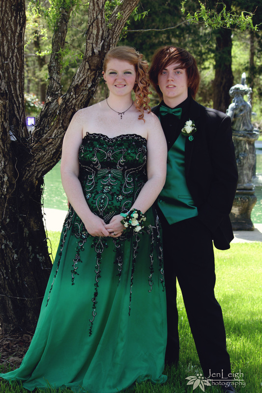 emerald green prom couple